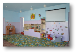 Групповые ячейки- изолированные помещения для каждой детской группы. Такая ячейка должна включать следующие комнаты:  групповую для проведения игр, занятий .